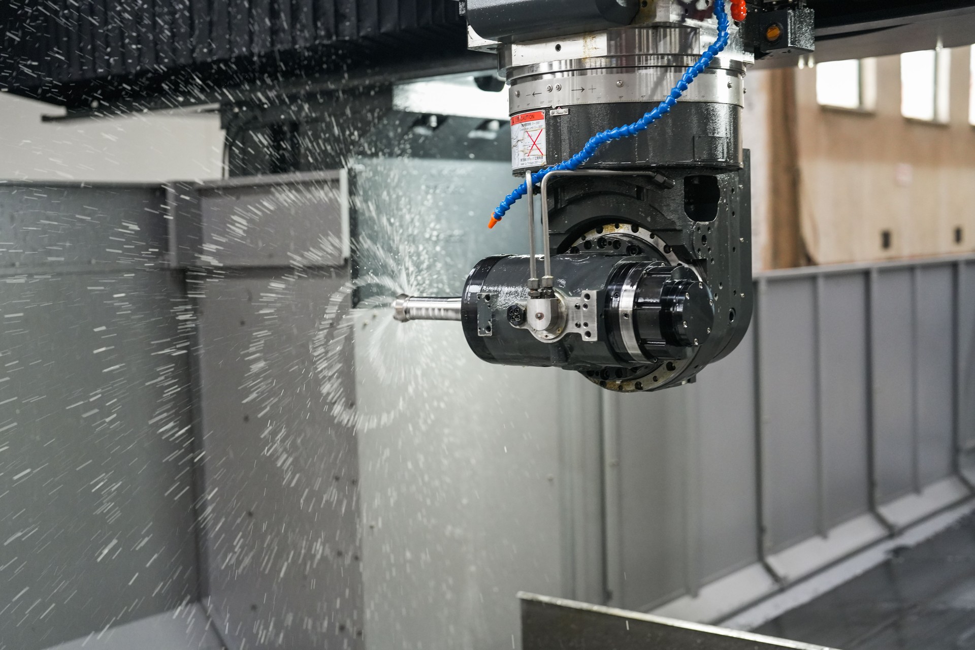 large 5 axis cnc milling machine machining parts in industry